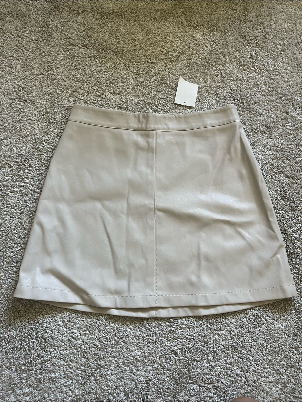 NWT BB Dakota Steve Madden Women’s Greige Faux Leather Mini Skirt Size 2 Zip Up